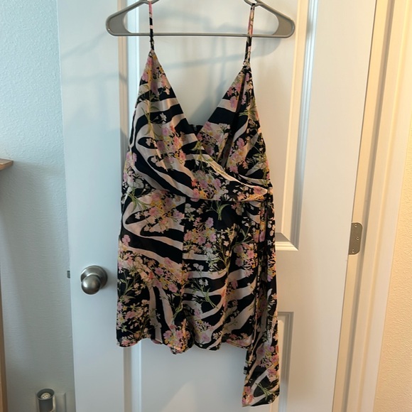 Multi color Guess romper Large - Picture 1 of 9